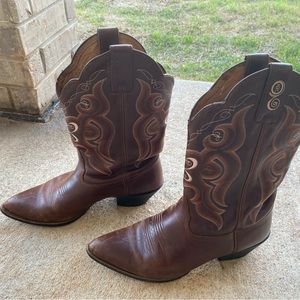 Women’s Ariat boots size 10